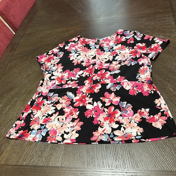 Liz Claiborne Career Woman, Floral Black and Pink Women's Top Plus Size 1X - Picture 5 of 10